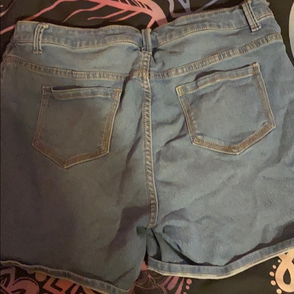 Women’s size 18W shorts - Picture 3 of 5
